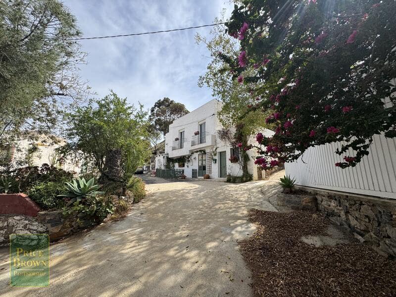 3 bedroom Finca/Country House for sale in Mojacar with garage - € 349,999 (Ref: 9807058)