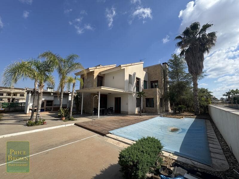 5 sovrum Villa till salu i Huercal-Overa med pool - 620 000 € (Ref: 9905021)