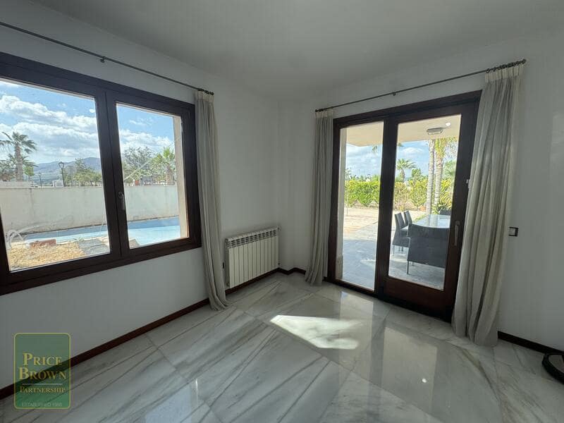 5 sovrum Villa till salu i Huercal-Overa med pool - 620 000 € (Ref: 9905021)
