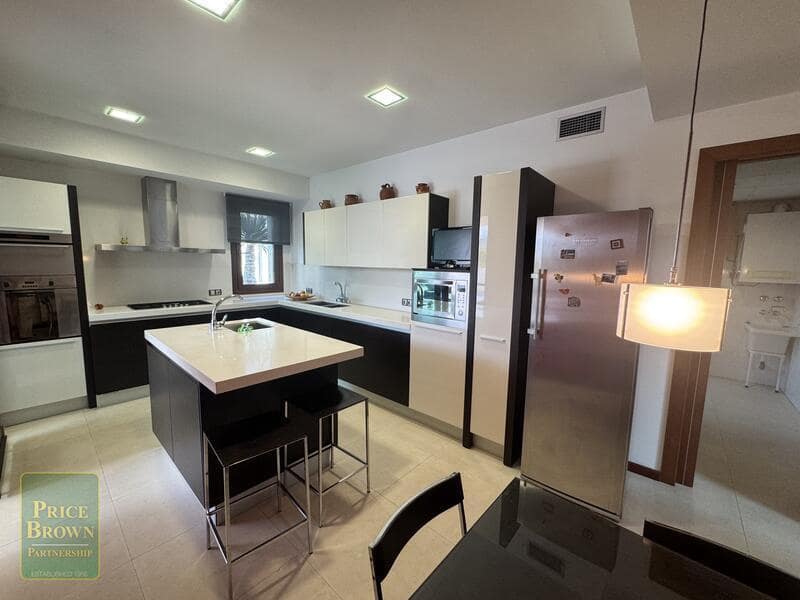 5 sovrum Villa till salu i Huercal-Overa med pool - 620 000 € (Ref: 9905021)