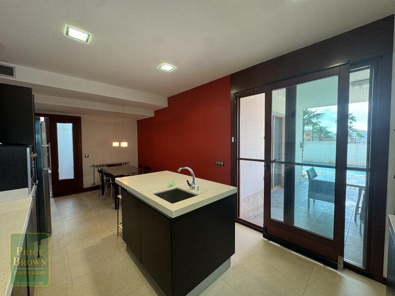 5 sovrum Villa till salu i Huercal-Overa med pool - 620 000 € (Ref: 9905021)