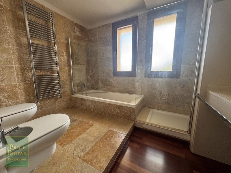 5 sovrum Villa till salu i Huercal-Overa med pool - 620 000 € (Ref: 9905021)