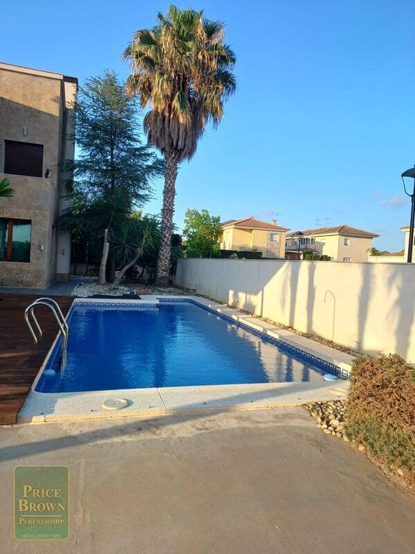 5 sovrum Villa till salu i Huercal-Overa med pool - 620 000 € (Ref: 9905021)