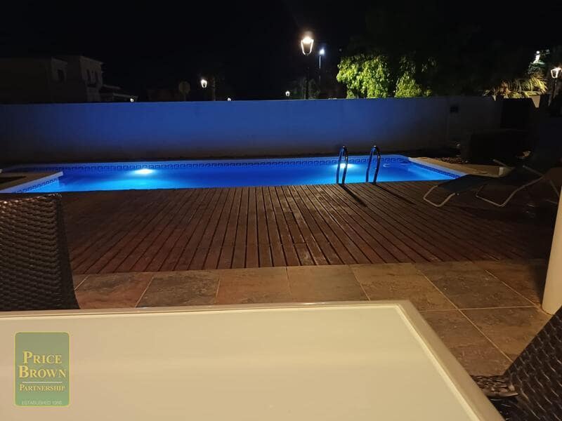 5 sovrum Villa till salu i Huercal-Overa med pool - 620 000 € (Ref: 9905021)