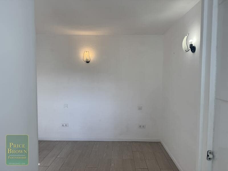 2 slaapkamer Appartement te koop in La Parata met zwembad garage - € 165.000 (Ref: 9958708)