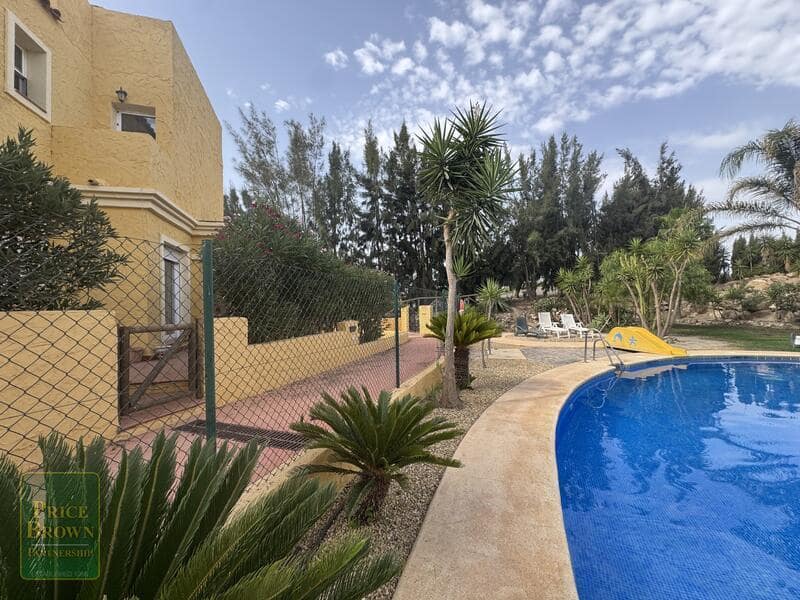 3 sypialnia Dom na sprzedaż w Valle del Este z basenem garażem - 185 000 € (Ref: 9969005)