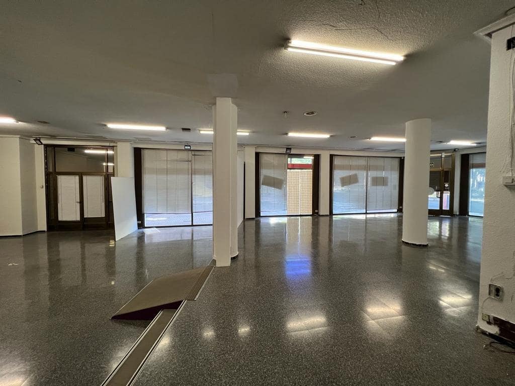 Commercial for rent in Elche / Elx - € 3,000 (Ref: 7712686)