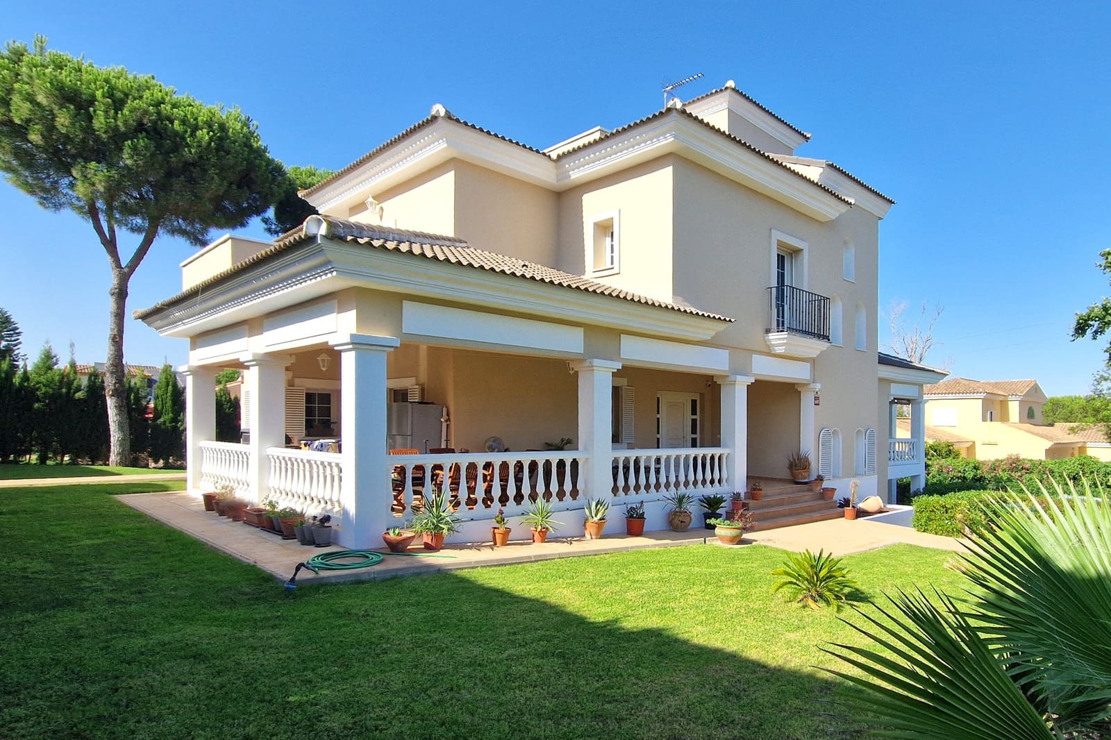 5 Zimmer Villa zu verkaufen in Huelva Stadt mit Pool Garage - 935.000 € (Ref: 10181914)
