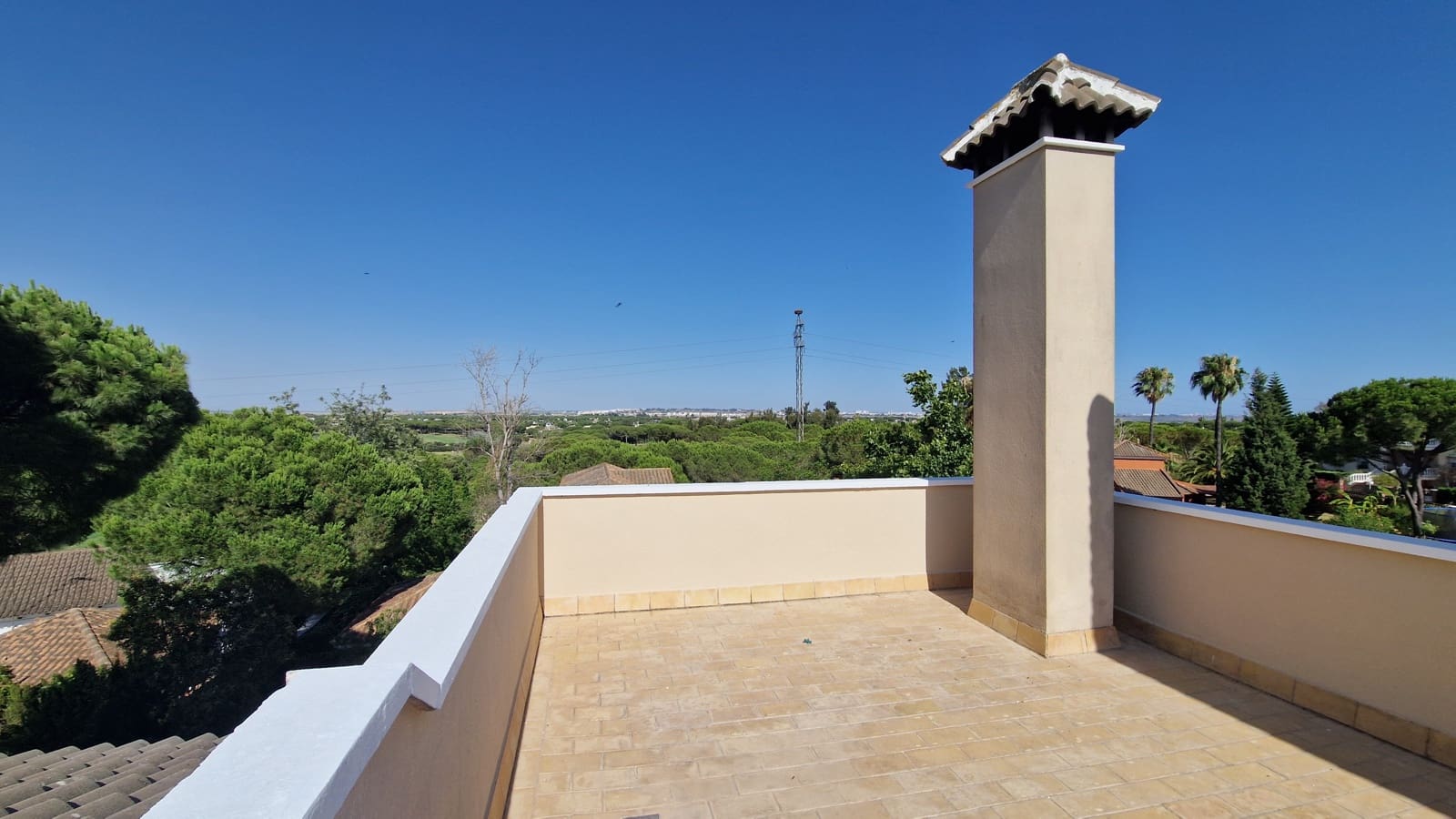 5 Zimmer Villa zu verkaufen in Huelva Stadt mit Pool Garage - 935.000 € (Ref: 10181914)