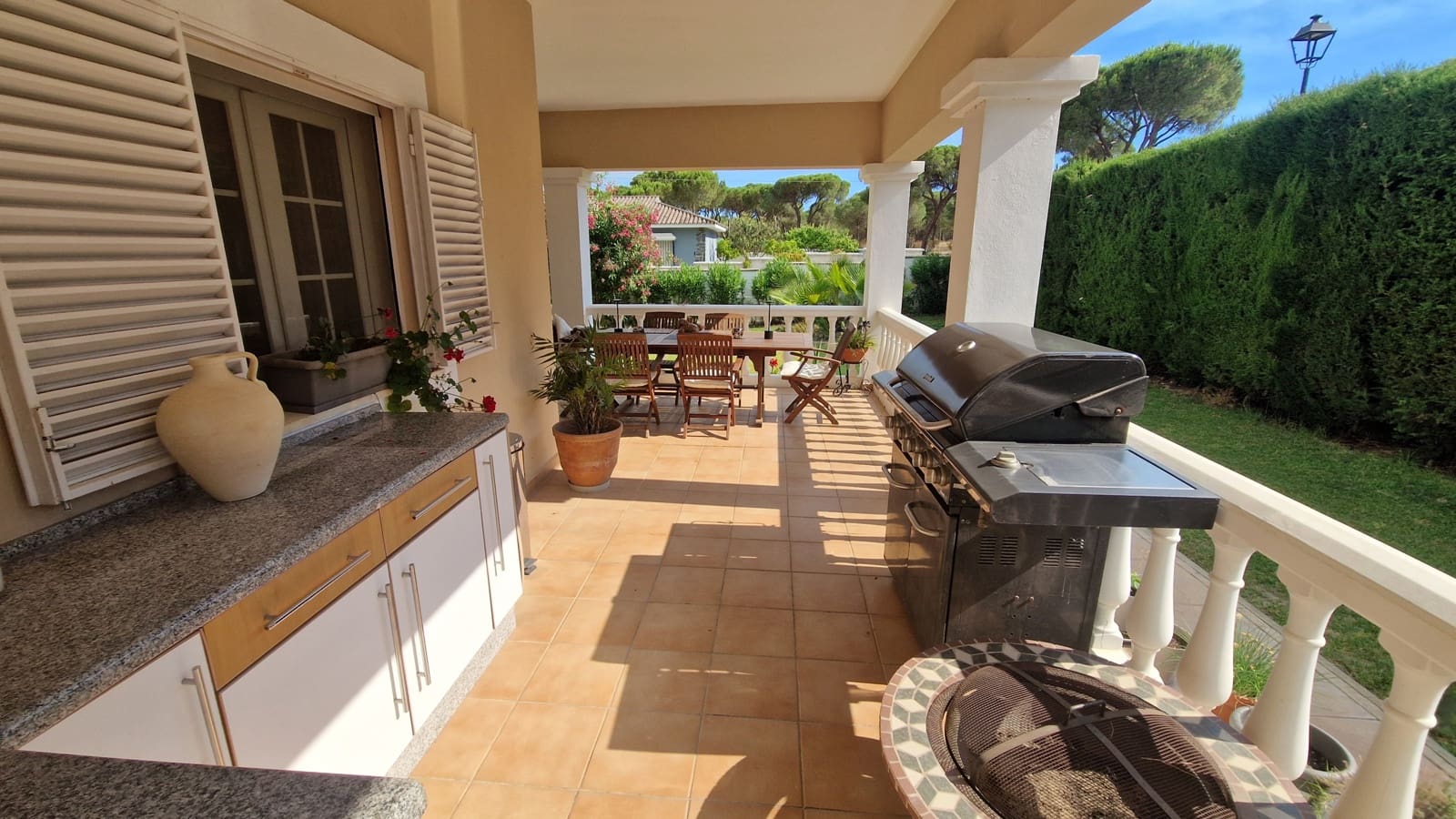 5 Zimmer Villa zu verkaufen in Huelva Stadt mit Pool Garage - 935.000 € (Ref: 10181914)
