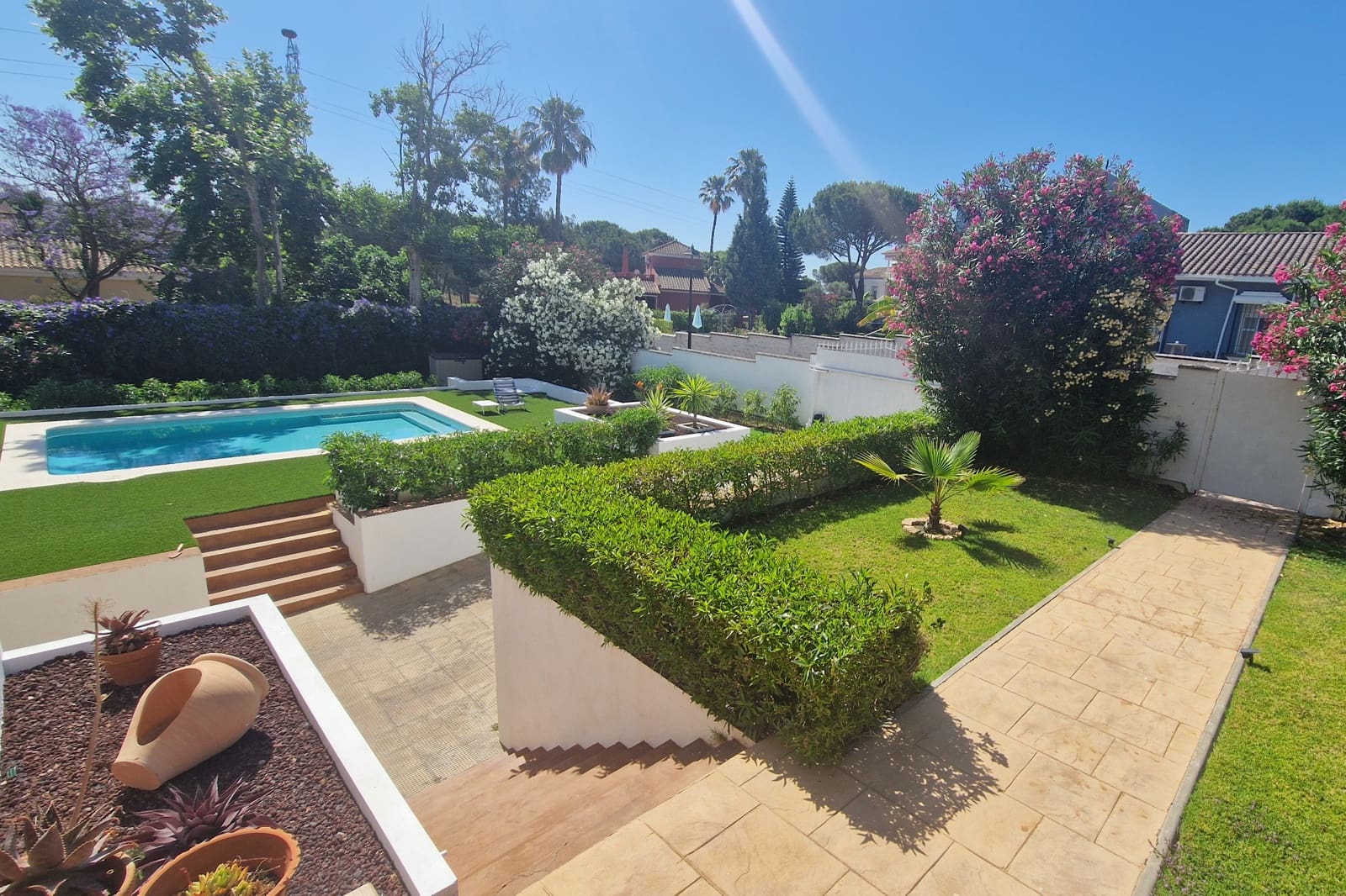 5 Zimmer Villa zu verkaufen in Huelva Stadt mit Pool Garage - 935.000 € (Ref: 10181914)