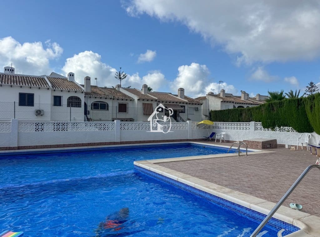 2 slaapkamer Appartement te huur in Orihuela Costa met zwembad garage - € 600 (Ref: 10002481)