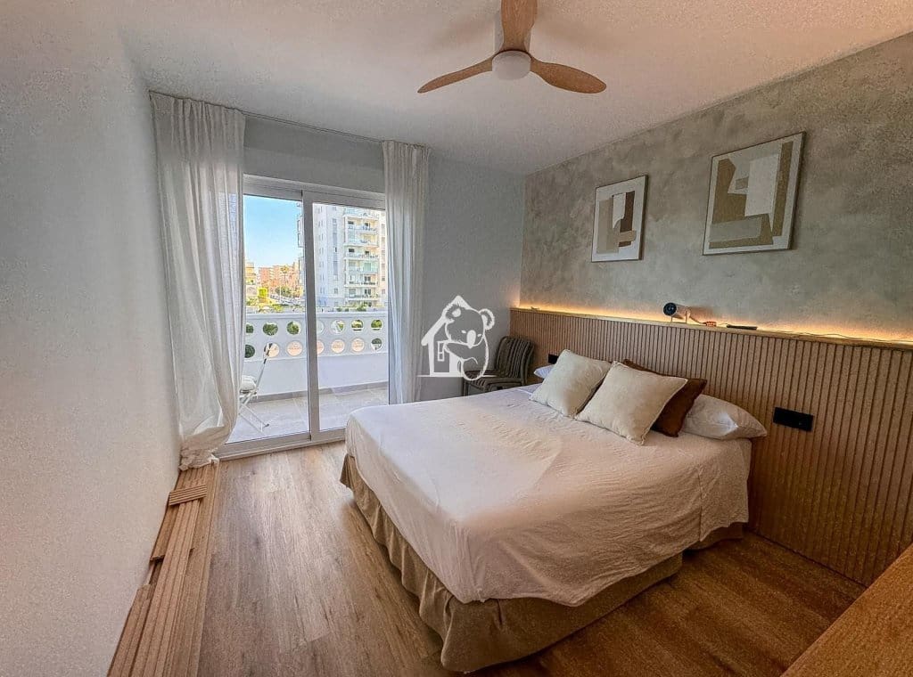 3 soverom Leilighet til leie i La Mata - € 1 300 (Ref: 10004916)