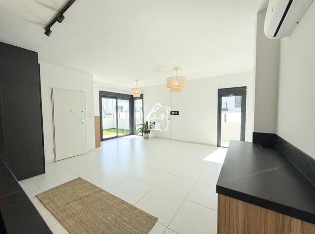 3 makuuhuone Bungalow vuokrattavana paikassa San Miguel de Salinas mukana uima-altaan - 1 300 € (Ref: 10004917)