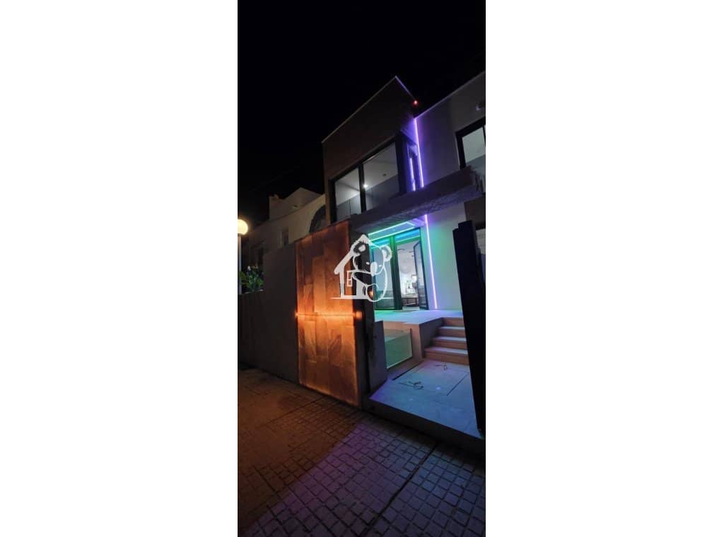 3 quarto Casa em Banda para arrendar em Torrevieja com piscina - 2 200 € (Ref: 10008139)