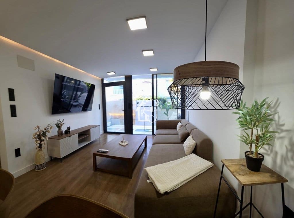 3 quarto Casa em Banda para arrendar em Torrevieja com piscina - 2 200 € (Ref: 10008139)