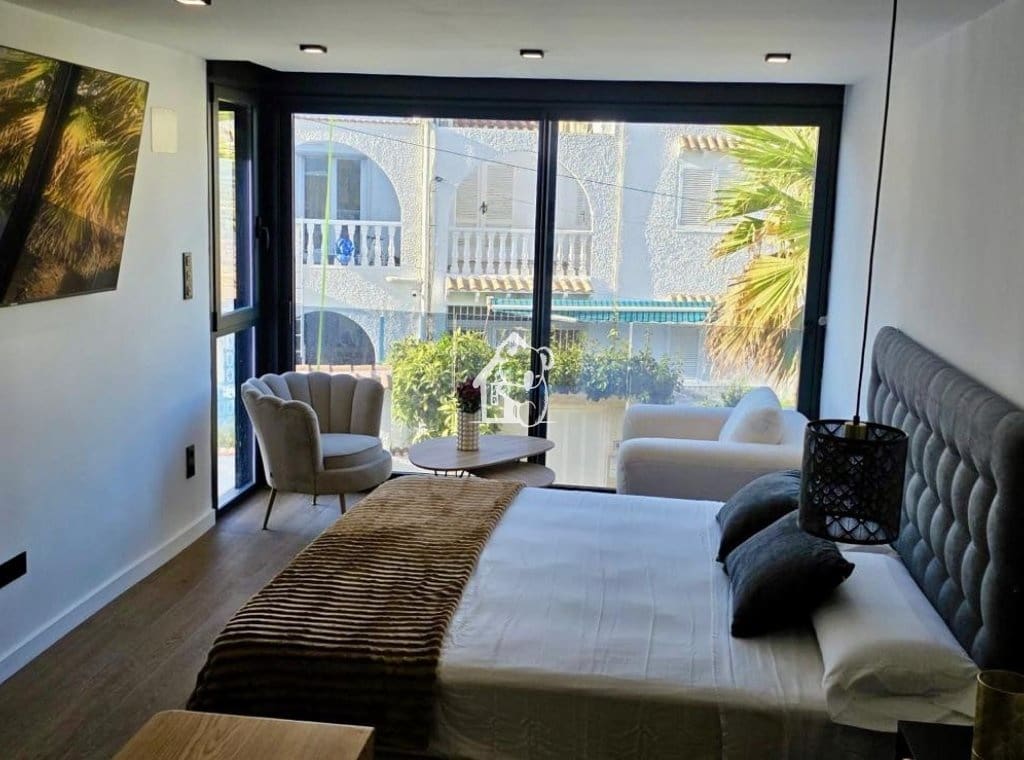 3 quarto Casa em Banda para arrendar em Torrevieja com piscina - 2 200 € (Ref: 10008139)