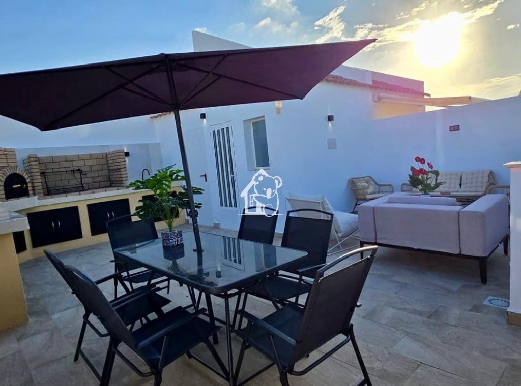 3 quarto Casa em Banda para arrendar em Torrevieja com piscina - 2 200 € (Ref: 10008139)