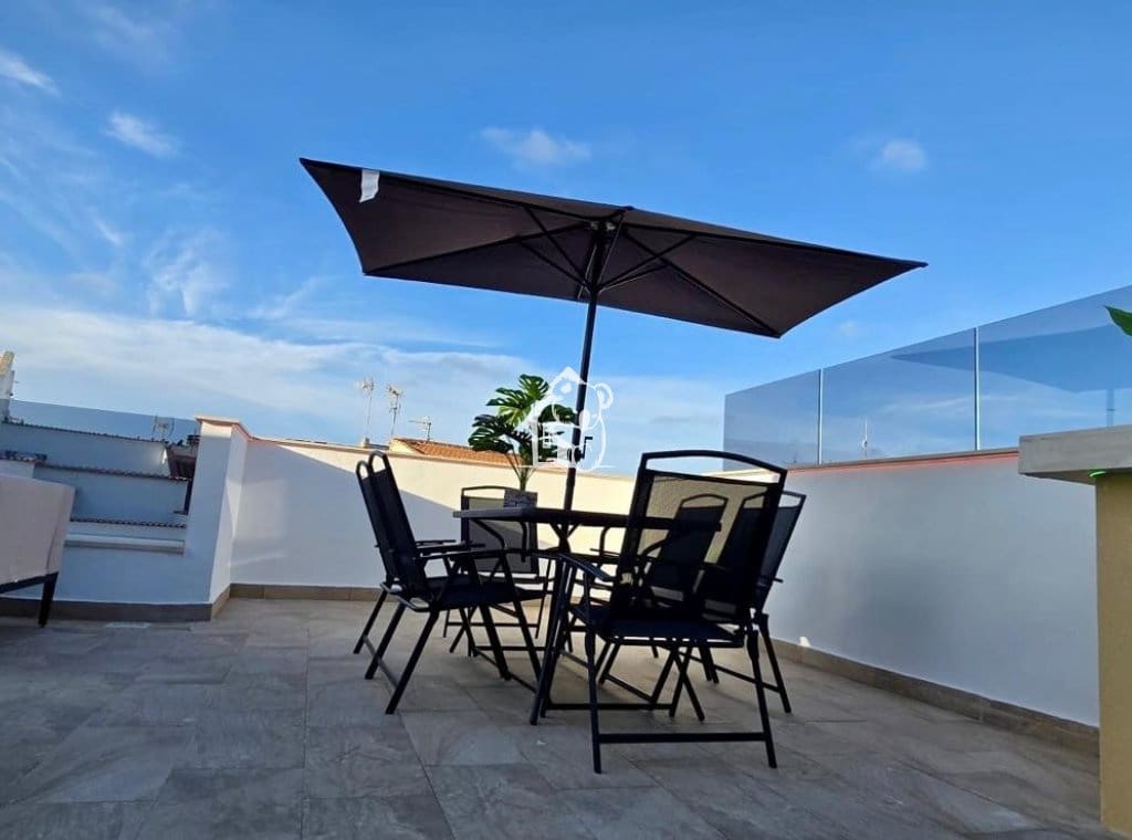 3 quarto Casa em Banda para arrendar em Torrevieja com piscina - 2 200 € (Ref: 10008139)