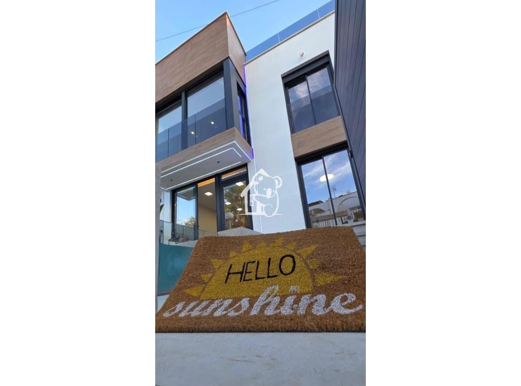 3 quarto Casa em Banda para arrendar em Torrevieja com piscina - 2 200 € (Ref: 10008139)