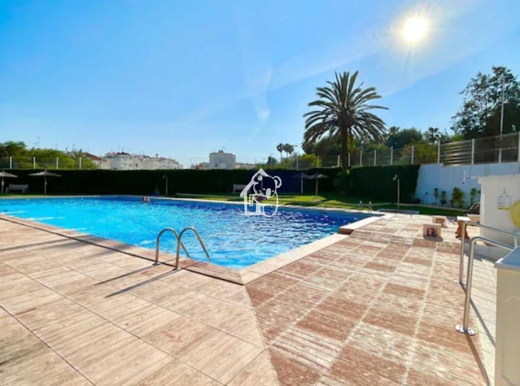 3 quarto Casa em Banda para arrendar em Torrevieja com piscina - 2 200 € (Ref: 10008139)