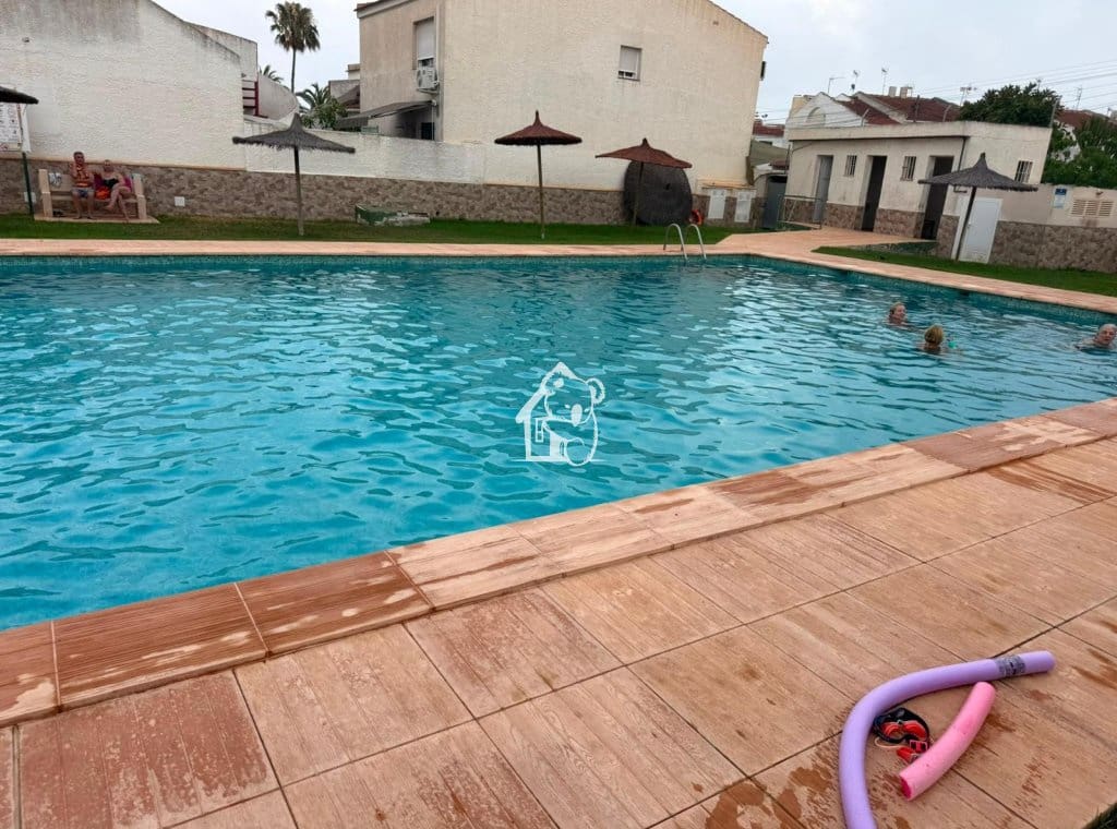 3 quarto Casa em Banda para arrendar em Torrevieja com piscina - 2 200 € (Ref: 10008139)