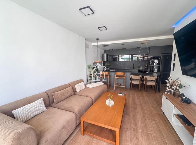 3 sypialnia Dom do wynajęcia w Nueva Torrevieja, Torrevieja z basenem - 2 200 € (Ref: 10008139)