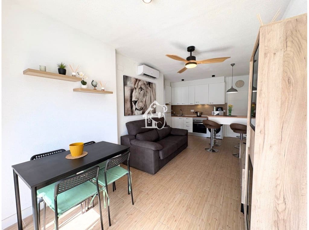1 soveværelse Lejlighed til salg i Torrevieja med swimmingpool - € 115.000 (Ref: 10008140)