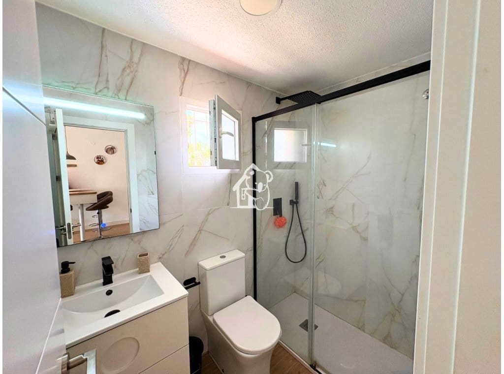 1 soveværelse Lejlighed til salg i Torrevieja med swimmingpool - € 115.000 (Ref: 10008140)