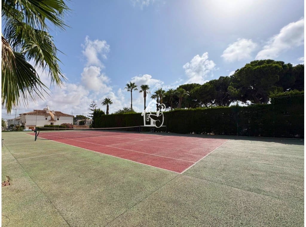 1 soveværelse Lejlighed til salg i Torrevieja med swimmingpool - € 115.000 (Ref: 10008140)