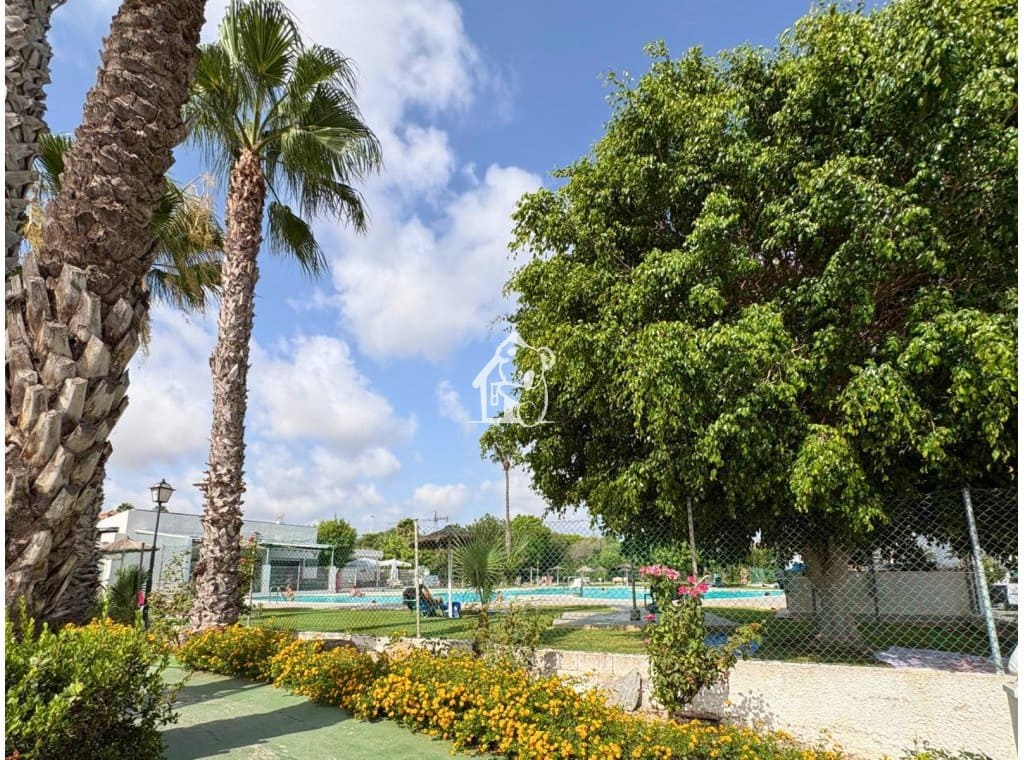 1 soveværelse Lejlighed til salg i Torrevieja med swimmingpool - € 115.000 (Ref: 10008140)