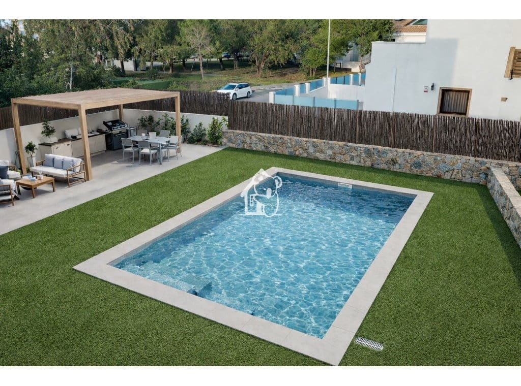 3 soveværelse Villa til salg i Villamartin med swimmingpool garage - € 575.000 (Ref: 10010069)