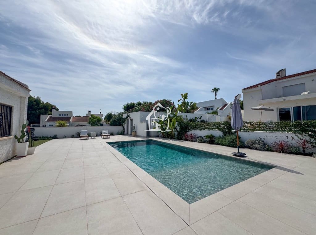 3 bedroom Villa for rent in San Miguel de Salinas with pool garage - € 1,400 (Ref: 10014940)