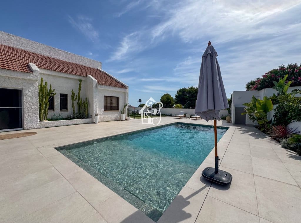 3 bedroom Villa for rent in San Miguel de Salinas with pool garage - € 1,400 (Ref: 10014940)