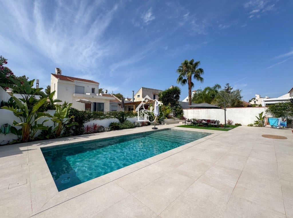 3 bedroom Villa for rent in San Miguel de Salinas with pool garage - € 1,400 (Ref: 10014940)