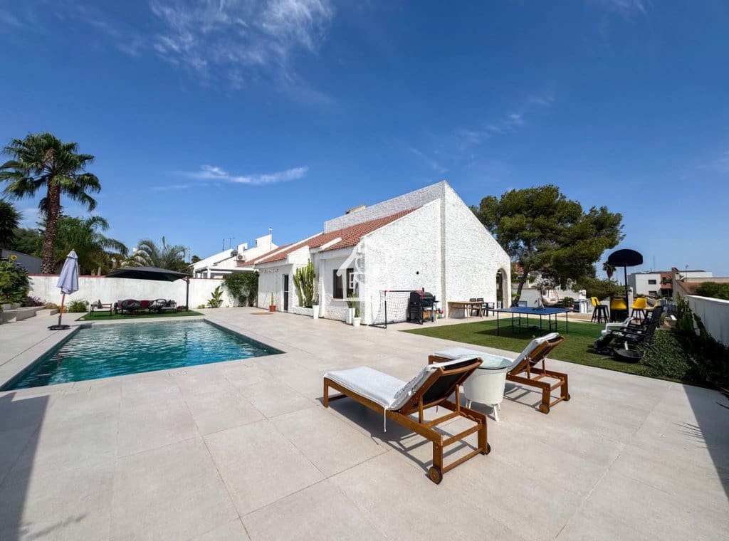3 bedroom Villa for rent in San Miguel de Salinas with pool garage - € 1,400 (Ref: 10014940)