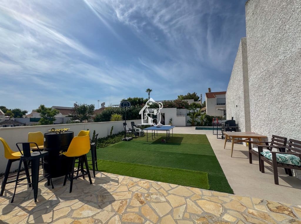 3 bedroom Villa for rent in San Miguel de Salinas with pool garage - € 1,400 (Ref: 10014940)