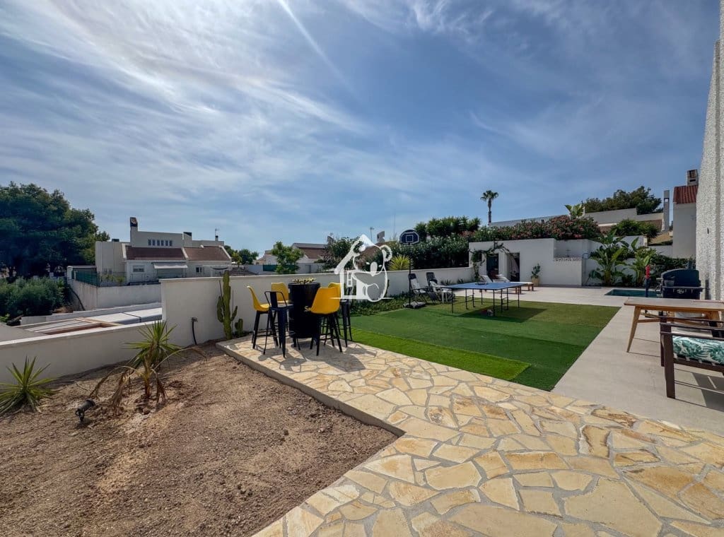 3 bedroom Villa for rent in San Miguel de Salinas with pool garage - € 1,400 (Ref: 10014940)