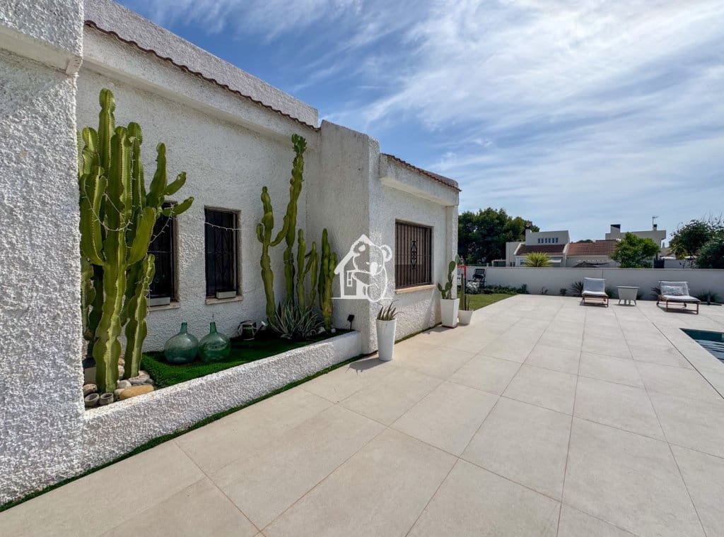 3 bedroom Villa for rent in San Miguel de Salinas with pool garage - € 1,400 (Ref: 10014940)