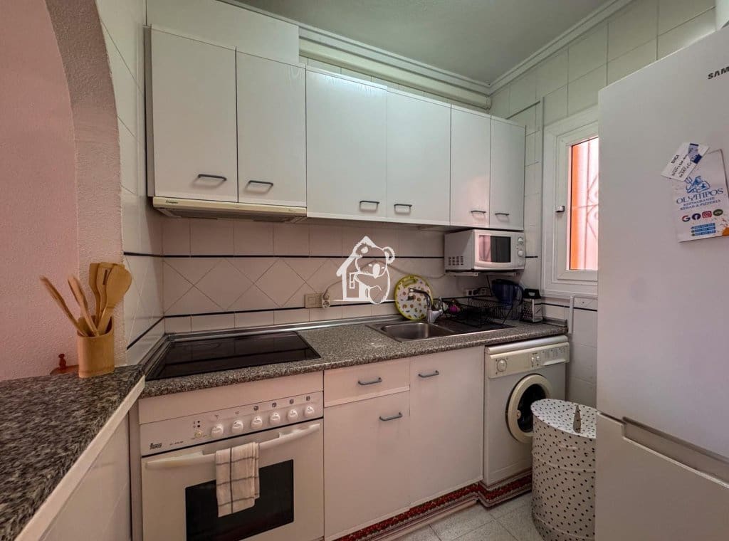 2 sovrum Lägenhet att hyra i Torrevieja med pool - 700 € (Ref: 10016941)