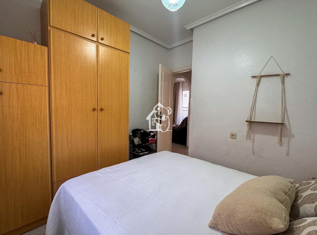 2 sovrum Lägenhet att hyra i Torrevieja med pool - 700 € (Ref: 10016941)