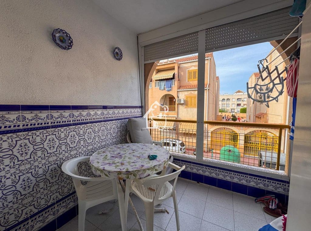 2 sovrum Lägenhet att hyra i Torrevieja med pool - 700 € (Ref: 10016941)