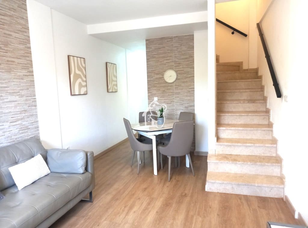 Maison de Ville de 3 chambres à louer à Villamartin avec piscine - 1 500 € (Ref: 10021834)