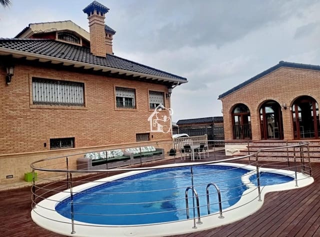 6 quarto Moradia para arrendar em Desamparados - Hurchillo - Torremendo, Orihuela com piscina garagem - 1 700 € (Ref: 10023451)