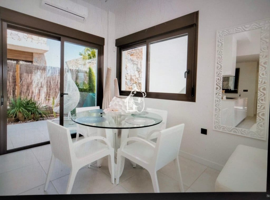 2 soveværelse Villa til salg i Orihuela Costa med swimmingpool - € 385.000 (Ref: 10024975)