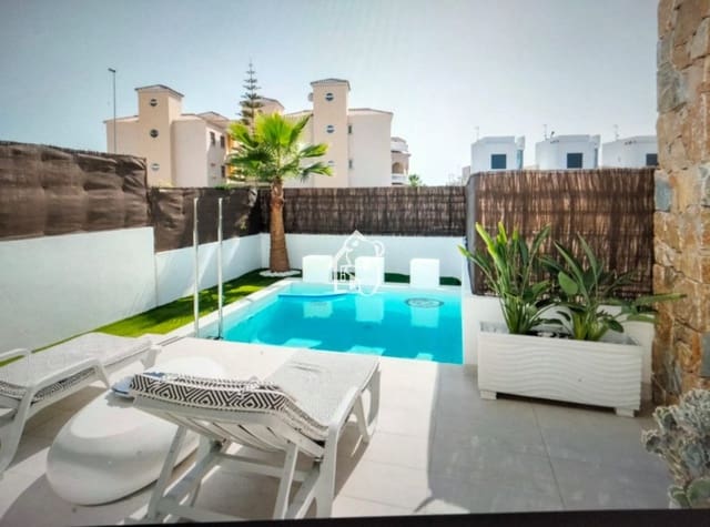 Chalet de 2 habitaciones en Lomas de Cabo Roig - Los Dolses, Orihuela en venta con piscina - 385.000 € (Ref: 10024975)