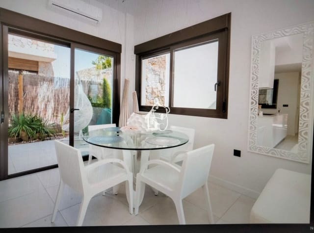 Chalet de 2 habitaciones en Lomas de Cabo Roig - Los Dolses, Orihuela en venta con piscina - 385.000 € (Ref: 10024975)