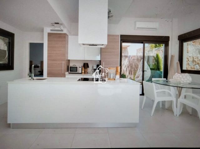 Chalet de 2 habitaciones en Lomas de Cabo Roig - Los Dolses, Orihuela en venta con piscina - 385.000 € (Ref: 10024975)