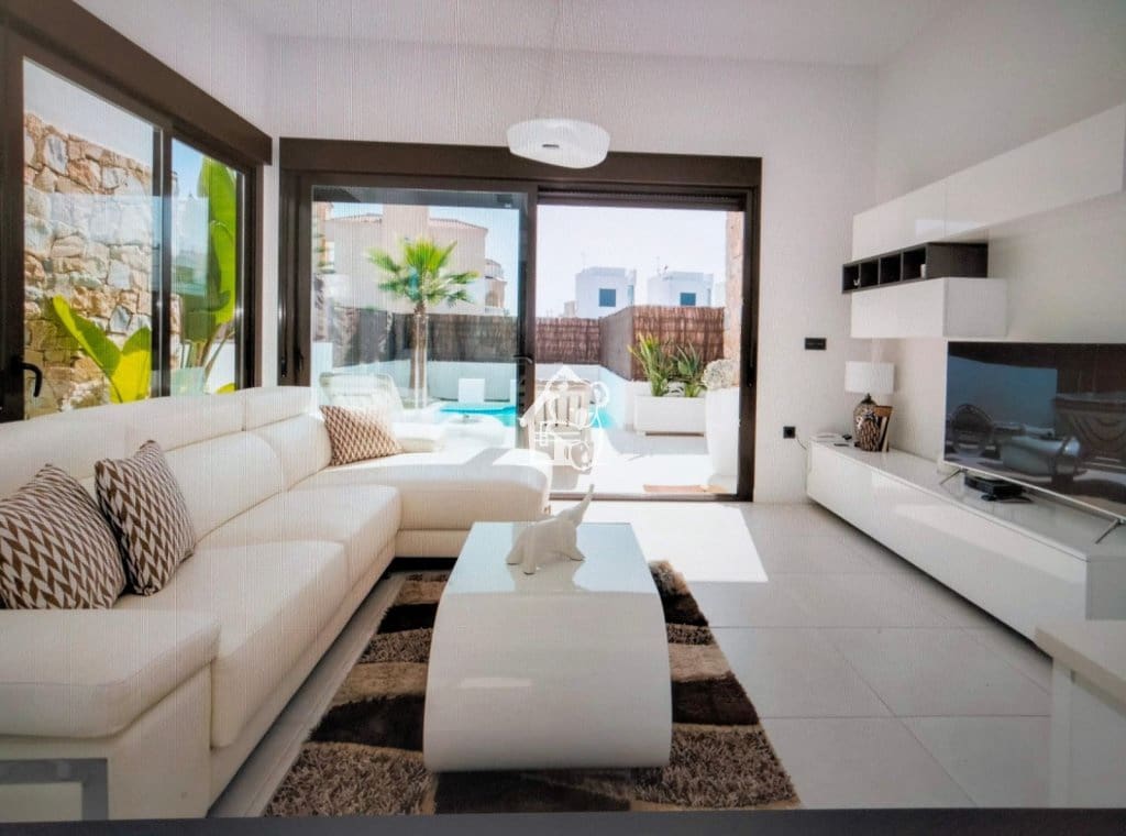 2 soveværelse Villa til salg i Orihuela Costa med swimmingpool - € 385.000 (Ref: 10024975)