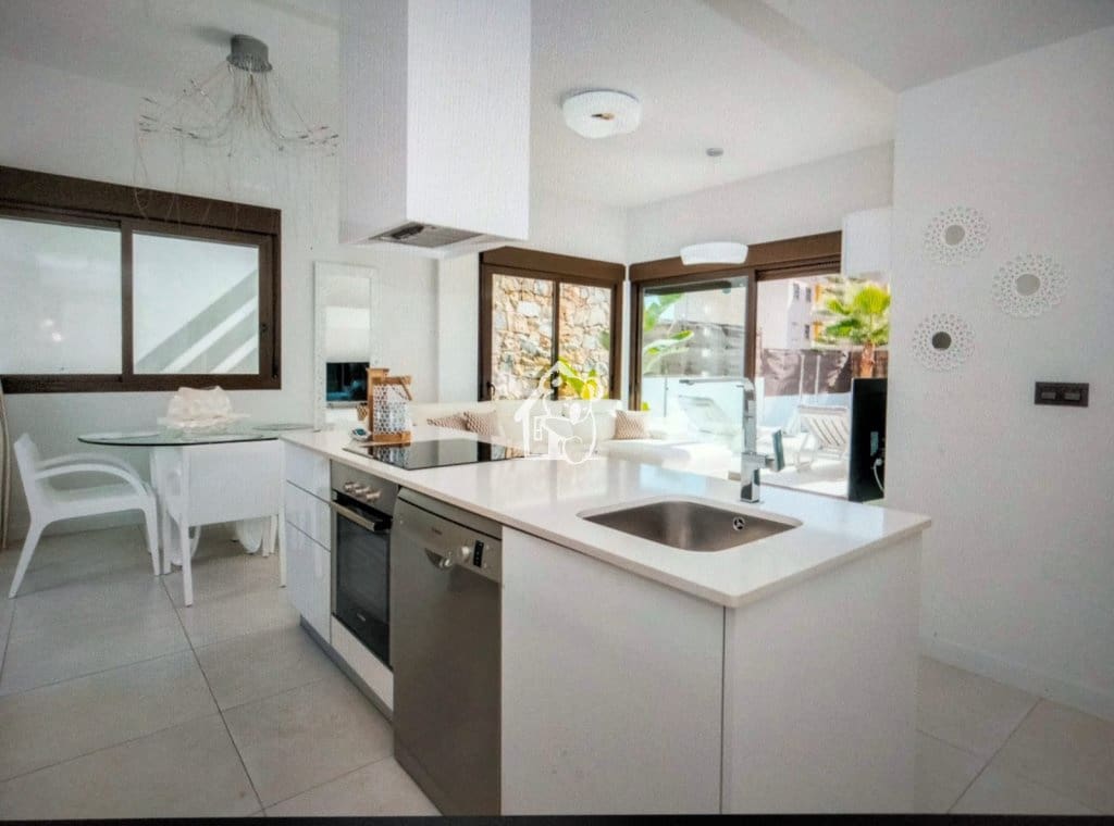 2 soveværelse Villa til salg i Orihuela Costa med swimmingpool - € 385.000 (Ref: 10024975)